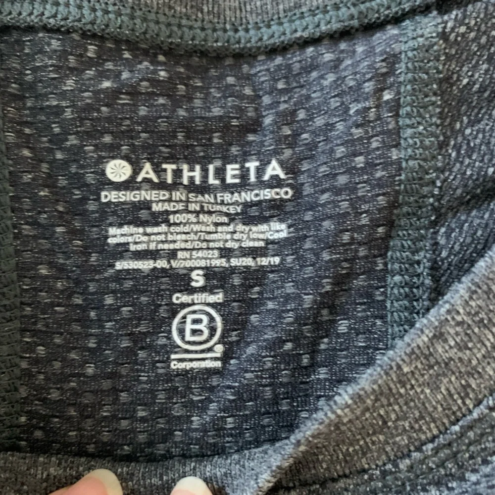 Athleta Momentum Seemless Tee Shirt size Small - Picture 4 of 6